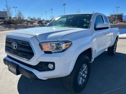 Used 2017 Toyota Tacoma SR5 image 3