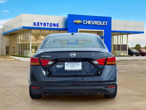 Used 2025 Nissan Altima 2.5 SV FWD image 6