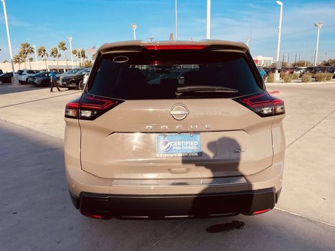 Certified 2024 Nissan Rogue SV image 4