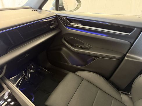 Used 2025 Porsche Macan Electric RWD image 26