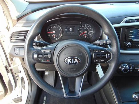 Used 2017 Kia Sorento LX image 15