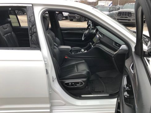 Certified 2022 Jeep Grand Cherokee L Overland w/ Luxury Tech Group IV AWD/4WD image 24