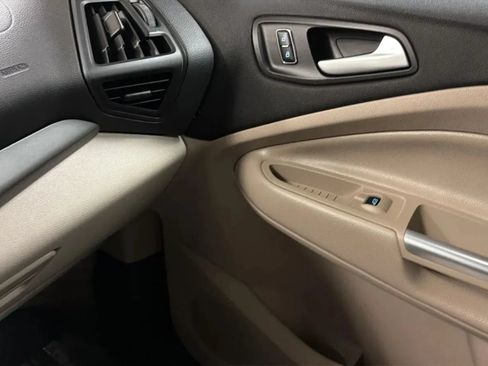 Used 2015 Ford C-MAX SE w/ Equipment Group 203A FWD image 15