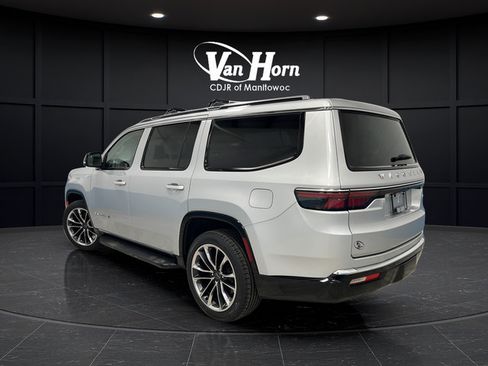 Used 2024 Jeep Wagoneer Series II w/ Premium Group I AWD/4WD image 5
