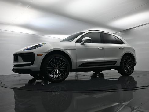 Certified 2026 Porsche Macan AWD/4WD image 46