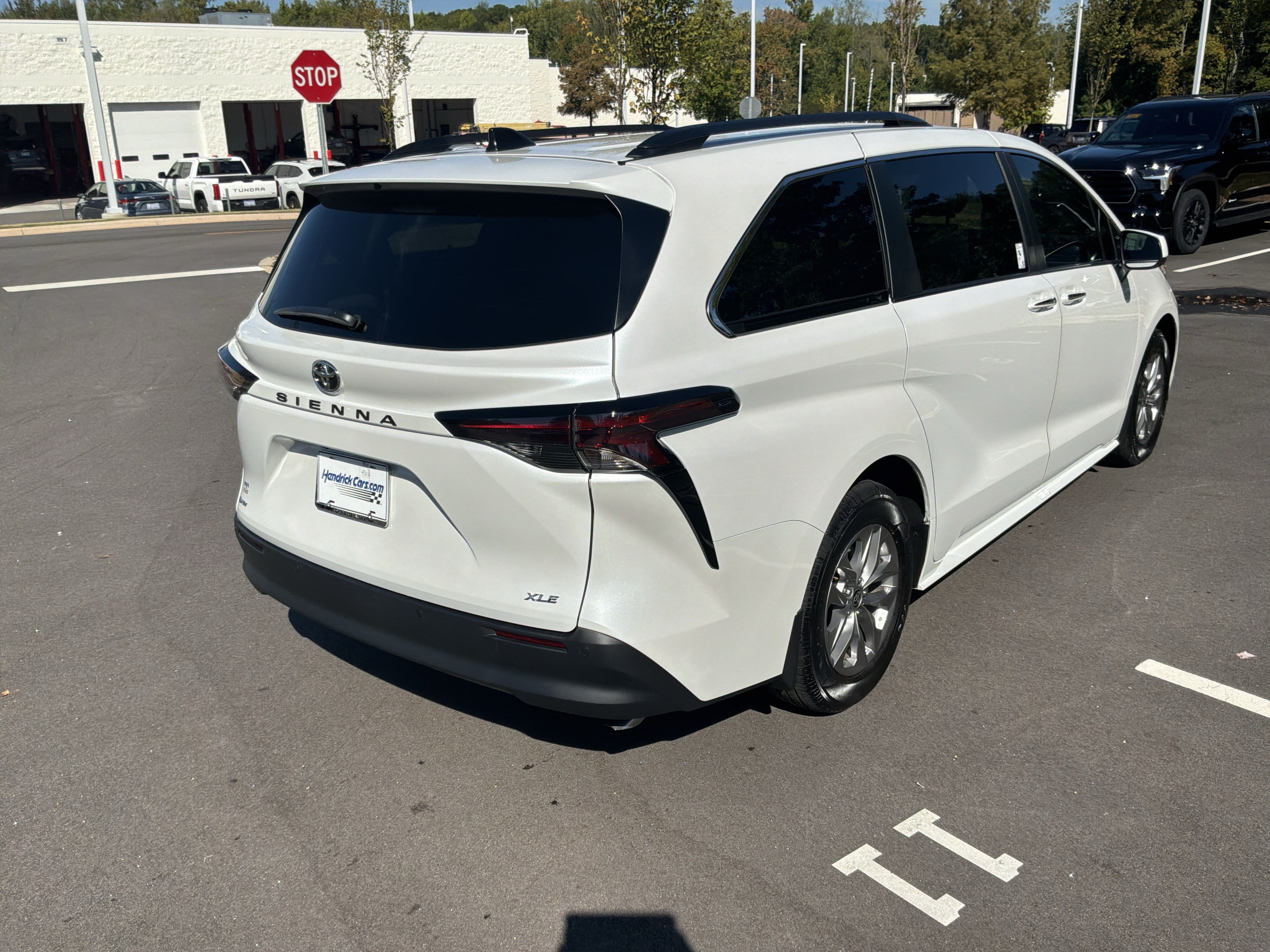 Used 2026 Toyota Sienna XLE FWD image 10