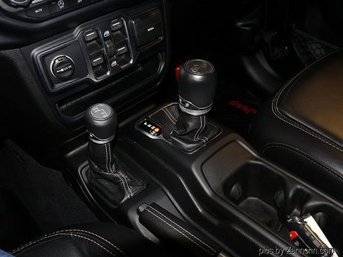 Used 2019 Jeep Wrangler Unlimited Sahara w/ Uconnect 4C Nav & Sound Group AWD/4WD image 22