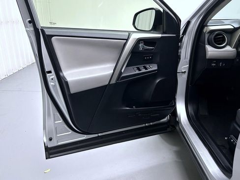 Used 2015 Toyota RAV4 Limited image 9
