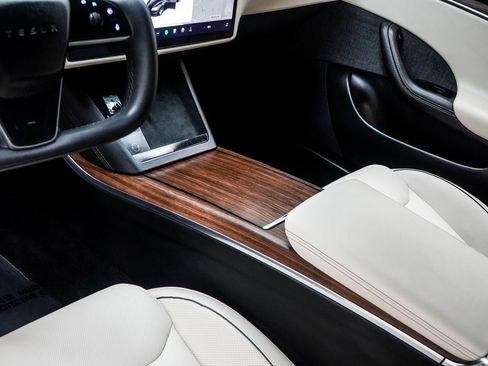 Used 2021 Tesla Model S Plaid image 16