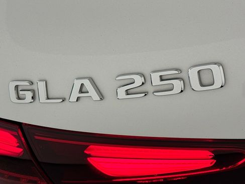 Certified 2026 Mercedes-Benz GLA 250 image 10