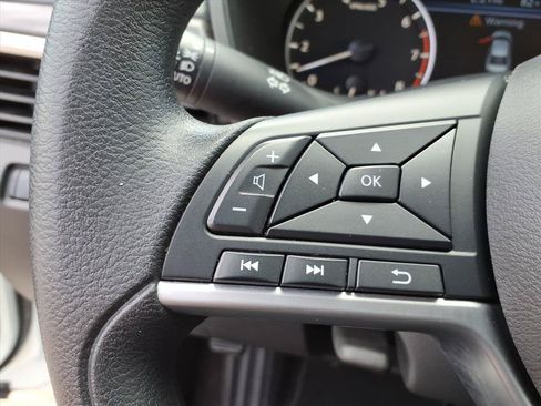 Used 2025 Nissan Altima 2.5 SV FWD image 25