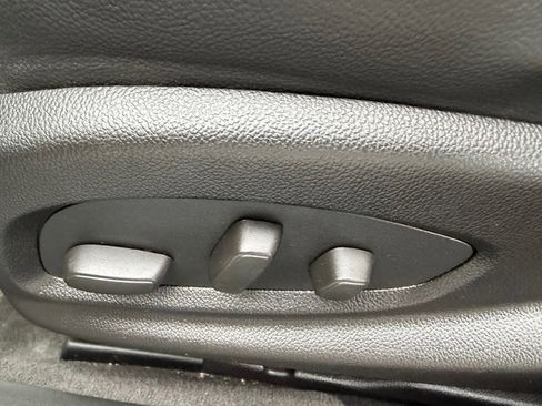 Used 2016 Chevrolet Impala LT w/ Convenience Package FWD image 19