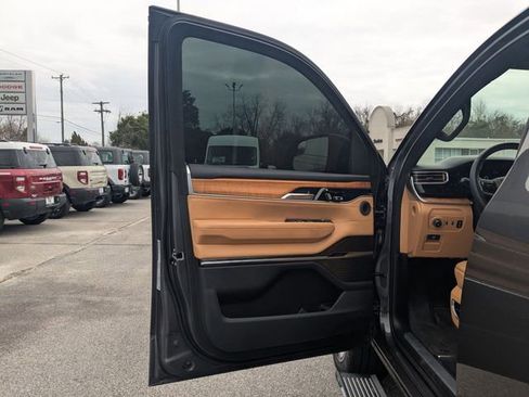 Used 2024 Jeep Grand Wagoneer Series III w/ Rear Seat Video Group 1 image 11