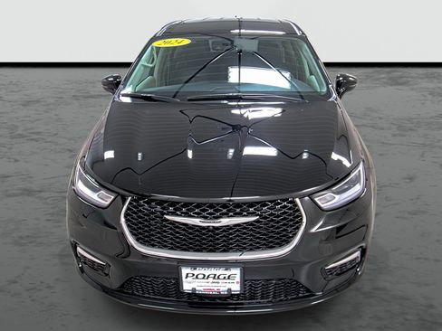 Used 2024 Chrysler Pacifica Touring-L image 6