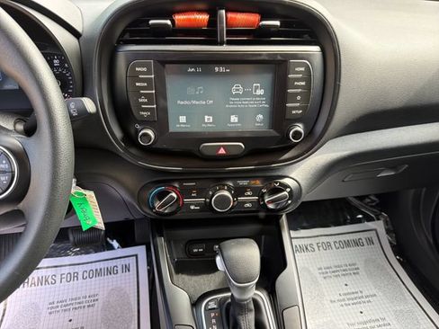 Used 2021 Kia Soul LX FWD image 17