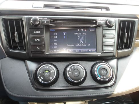 Used 2016 Toyota RAV4 LE AWD/4WD image 18