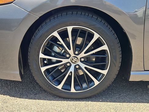 Used 2020 Toyota Camry SE FWD image 10