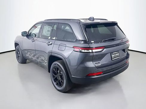 New 2025 Jeep Grand Cherokee Laredo image 5