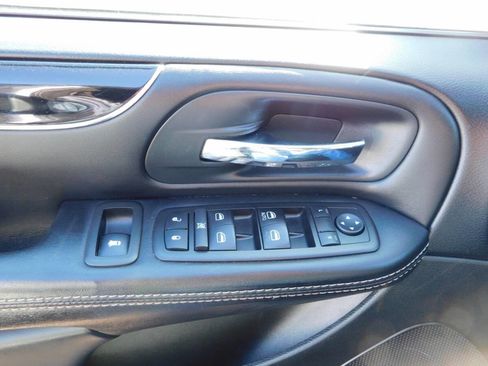 Used 2014 Chrysler Town & Country S image 17