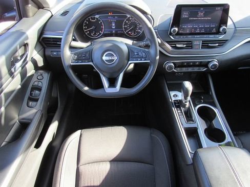 Used 2024 Nissan Altima 2.5 SV FWD image 16