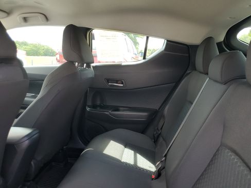 Used 2021 Toyota C-HR LE FWD image 10