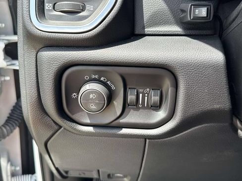 Used 2025 RAM 3500 Laramie AWD/4WD image 27
