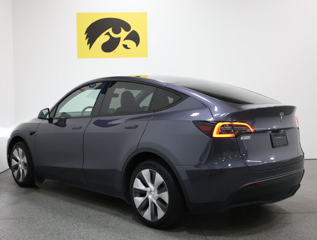 Used 2023 Tesla Model Y 2WD image 9