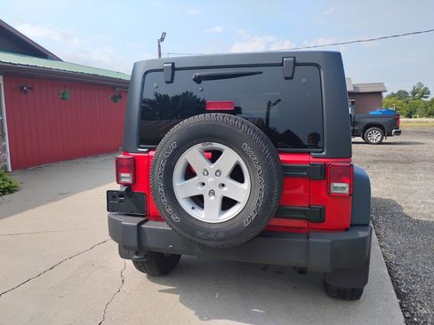 Used 2014 Jeep Wrangler Unlimited Sport w/ Quick Order Package 23S AWD/4WD image 2