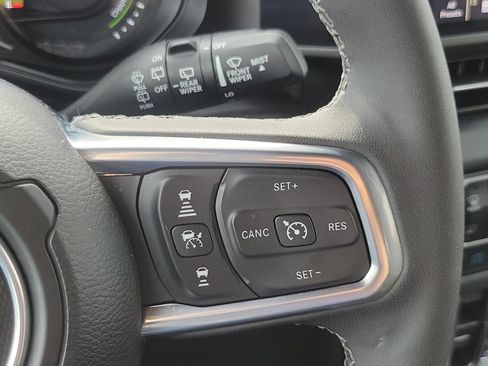 Used 2025 Jeep Wrangler Unlimited Sahara w/ Safety Group AWD/4WD image 12