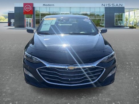 Used 2025 Chevrolet Malibu LT FWD image 2