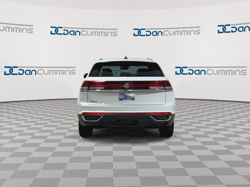 Used 2024 Volkswagen Atlas Cross Sport SE image 8