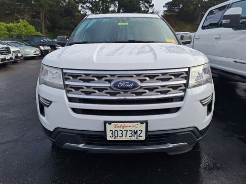 Used 2018 Ford Explorer XLT image 2