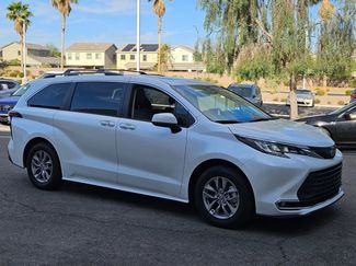 Used 2022 Toyota Sienna XLE FWD video 3