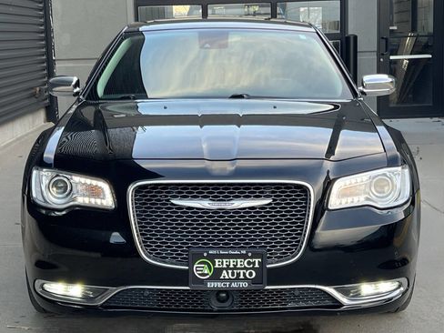 Used 2019 Chrysler 300 Limited w/ Safetytec Plus Group image 4