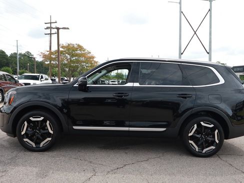 Used 2024 Kia Telluride EX w/ EX Captain's Chair Package FWD image 2
