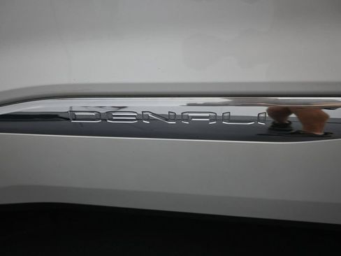 Used 2023 GMC Acadia Denali w/ Trailering Package AWD/4WD image 12