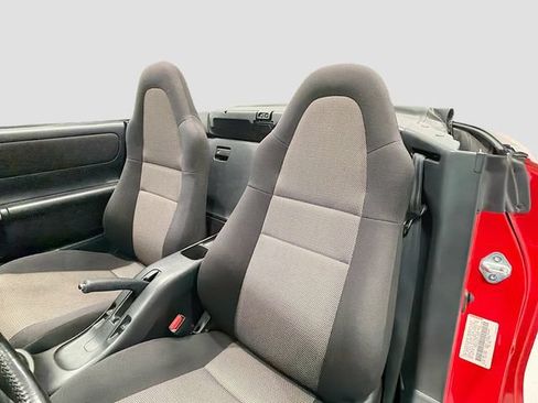 Used 2002 Toyota MR2 RWD image 18