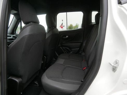 Used 2022 Jeep Renegade Altitude AWD/4WD image 16