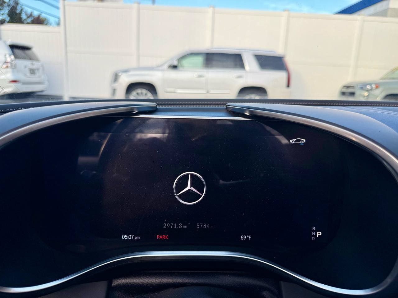 Used 2022 Mercedes-Benz SL 63 AMG 4MATIC w/ Driver Assistance Package image 14