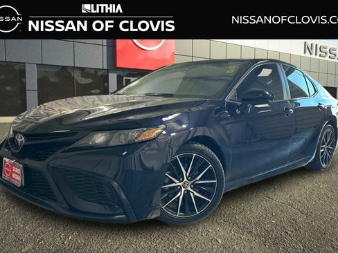 Used 2021 Toyota Camry SE image 1