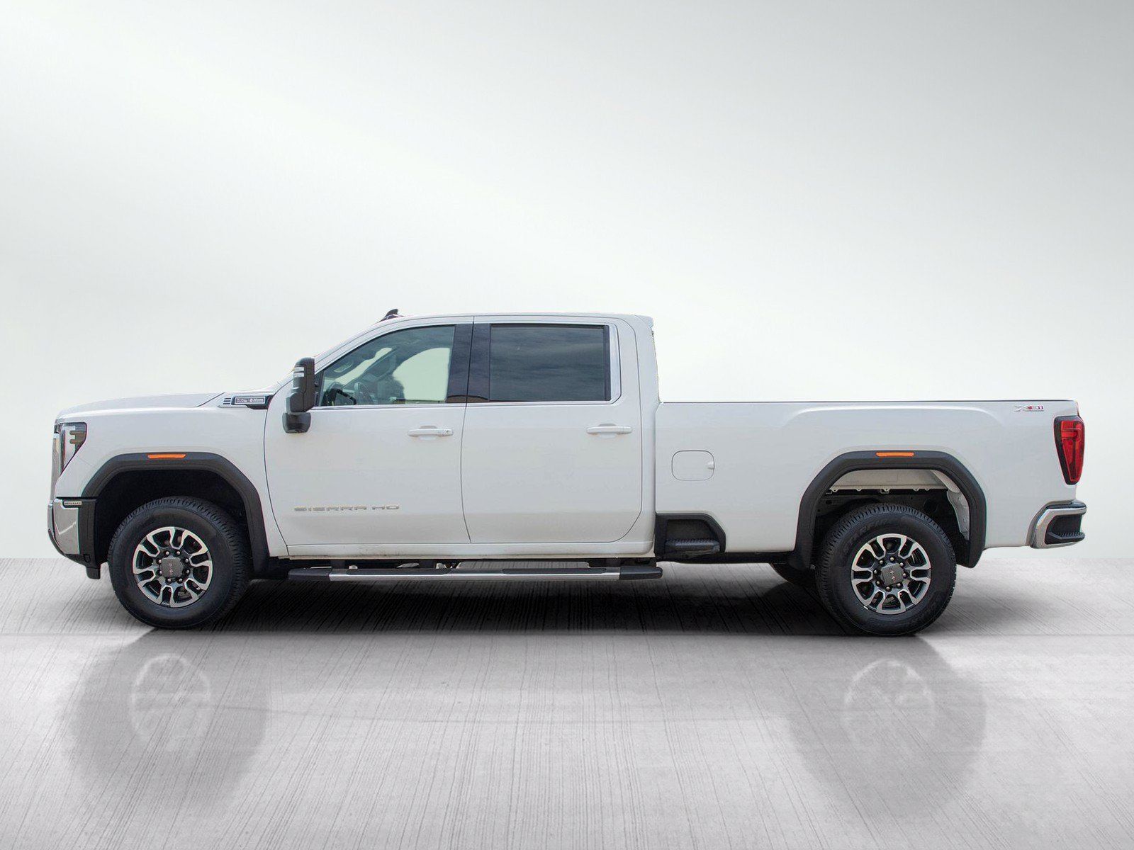 Used 2024 GMC Sierra 2500 SLE AWD/4WD image 2