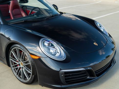 Used 2018 Porsche 911 Carrera 4S image 34