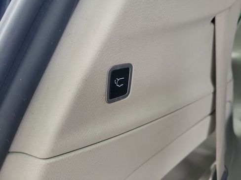Used 2023 Chrysler Pacifica Limited FWD image 10