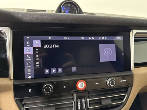Certified 2025 Porsche Macan image 28