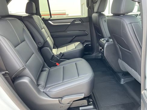 Used 2025 GMC Acadia Elevation w/ Elevation Premium Package AWD/4WD image 23