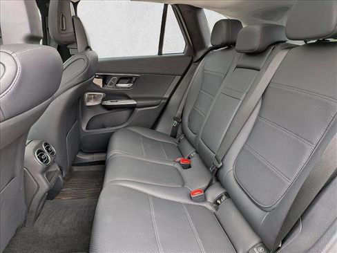 Used 2024 Mercedes-Benz GLC 300 4MATIC image 12