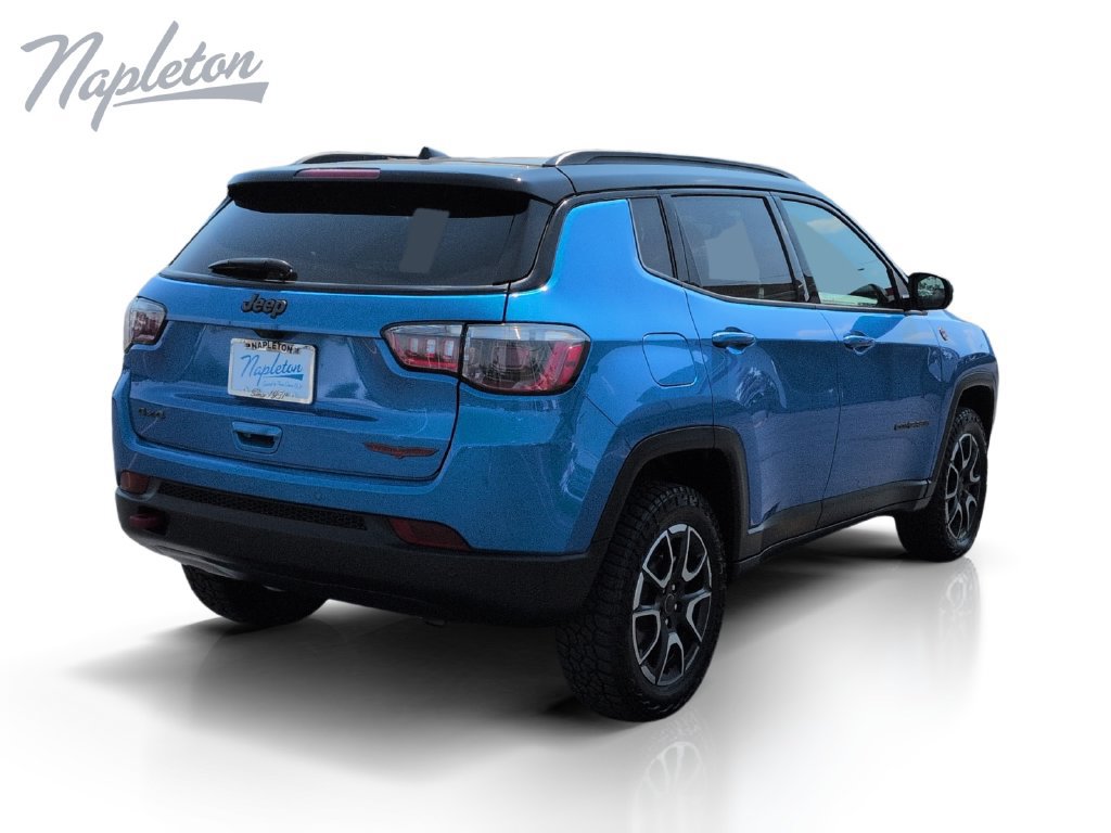 Used 2025 Jeep Compass Trailhawk AWD/4WD image 6