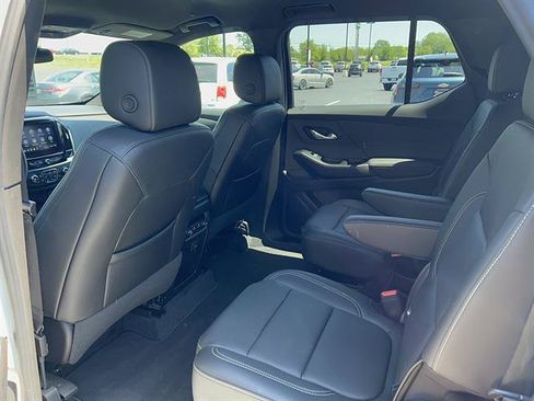 Used 2023 Chevrolet Traverse LT FWD image 14