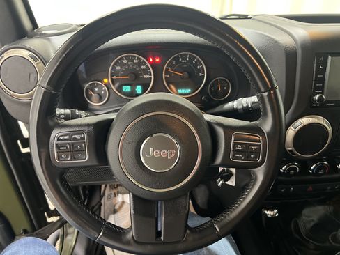 Used 2016 Jeep Wrangler Sahara AWD/4WD image 7