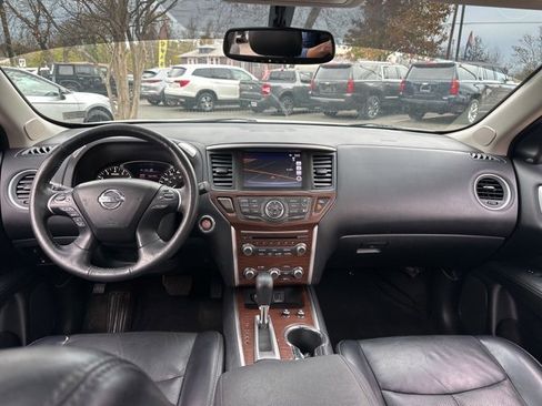 Used 2020 Nissan Pathfinder Platinum image 23